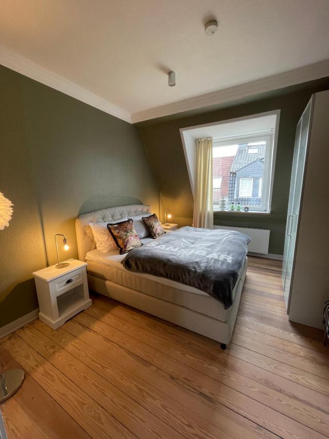 Schoene Grosse 4 Zimmer-Altbauwohnung Kiel Kültér fotó